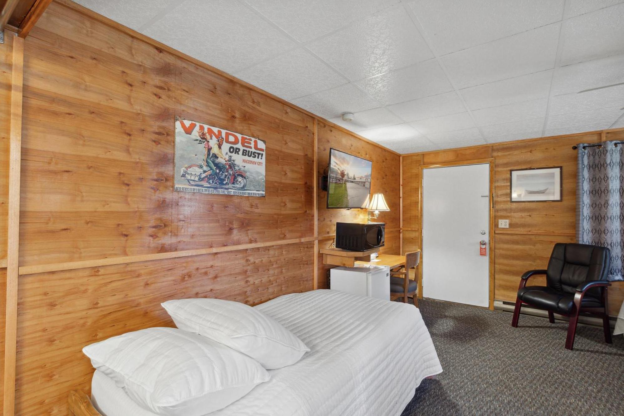 Vindel Mackinaw City
